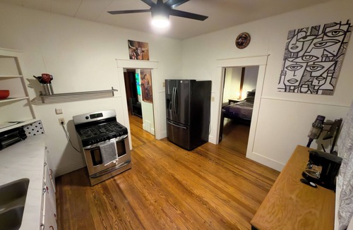 Hutto House | Charming Craftsman Home located in the Downtown Historic District of Hutto Texas