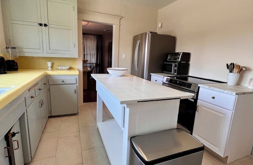 East Hollywood House | Charming Craftsman in Silver Lake, steps from Sunset Junction