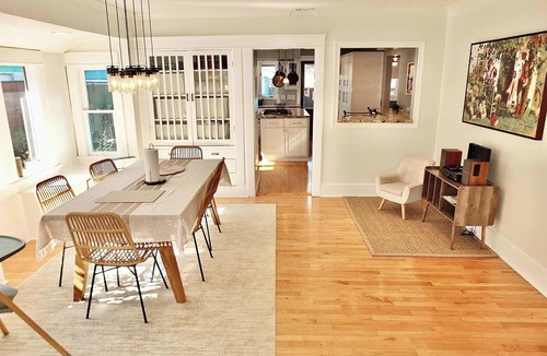 Bluff Heights House | Charming Craftsman, Walk to Beach, World Cup