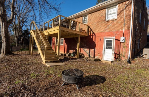 Locust Grove House | Charming Creekside Gem near Downtown