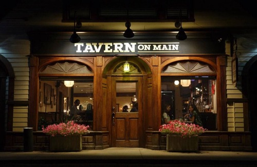 Jeffersonville House | Charming Creekside Village Cottage!