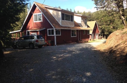 Sutter Creek House | Charming Creekside Country Home