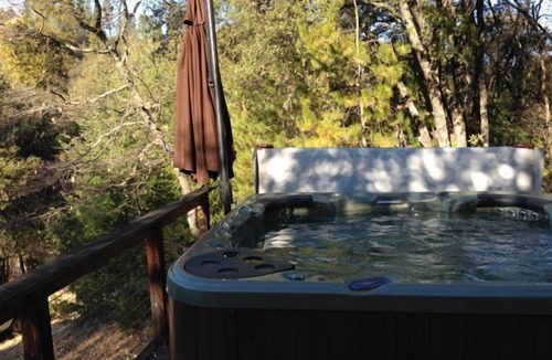 Sutter Creek House | Charming Creekside Country Home