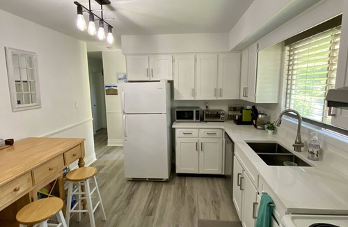 Crystal Beach House | Charming Crystal Beach 3BR furnished Bungalow near the beach & restaurants.