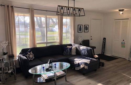 Crystal Beach House | Charming Crystal Beach 3BR furnished Bungalow near the beach & restaurants.