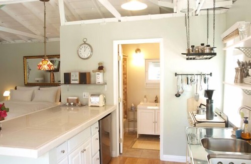 Clarkdale Apartment | Charming Culver City Cottage w/Shared Pool+garden