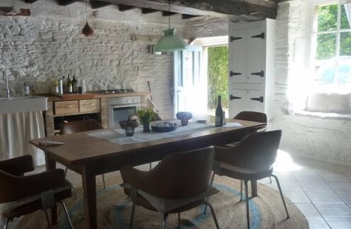 Le Mesnil-Tove Cottage | Charming detached country house with large garden, dogs welcome