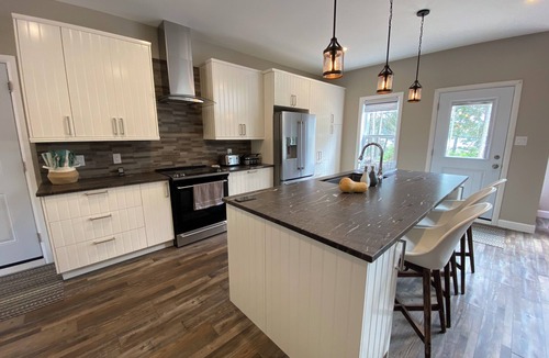 Rye Cottage | Charming Deer Lake Cottage for 1-4 Guests