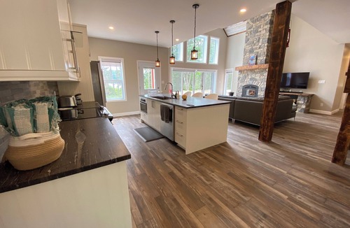 Rye Cottage | Charming Deer Lake Cottage for 1-4 Guests