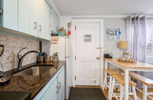 Dennis Port Condo | Charming Dennis Port Getaway for Two with Pool & Walk to Beach