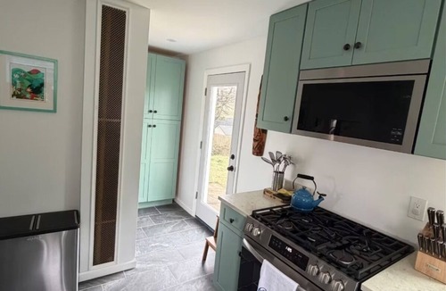 Belleville House | Charming Designer 3BR/2Bath + MetLife + NYC