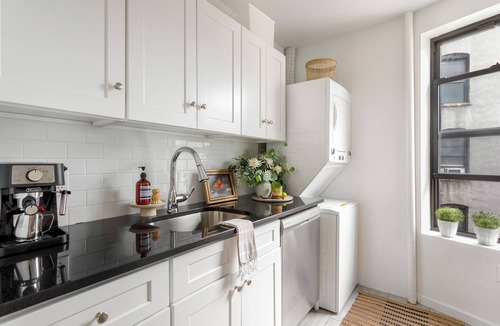 Harlem Apartment | Charming Designer 4-Bedroom Apartment, 10 Minutes to Times Square!