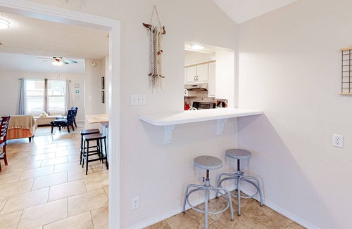Aransas Pass House | Charming, dog-friendly home with grill, patio, central AC & washer/dryer