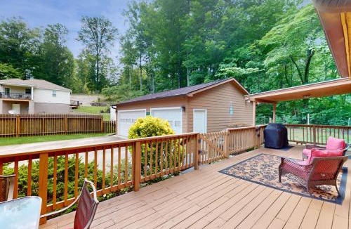 Andersonville House | Charming Dog Friendly Home Sleeps 6 Deck Grill