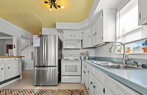 Avon Cottage | Charming dog-friendly cottage w/Hot Tub, Smart TVs, Community Pool & Pickleball