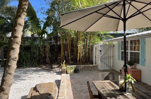 Naples Park House | Charming dog-friendly, large private tropical backyard. 3 bed 2 bath Great value