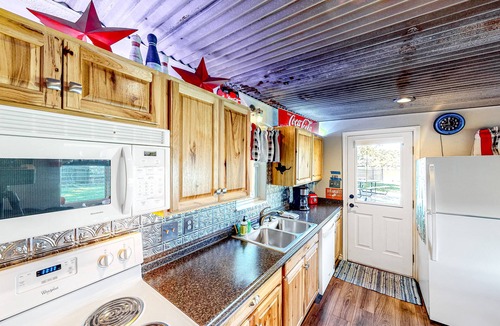 Kingsland House | Charming dog-friendly lakefront home with lake view, dock, & washer/dryer