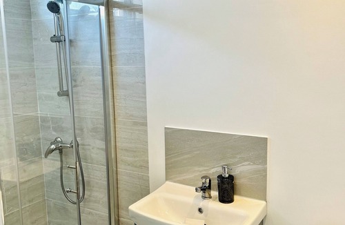 Failsworth House | Charming Double bedroom in New Moston