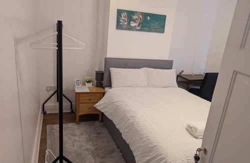 Failsworth House | Charming Double bedroom in New Moston