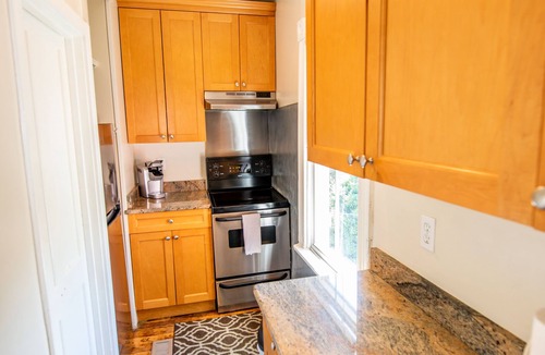 Historic District Apartment | Charming Downtown 3rd Floor 1 Bedroom Apt