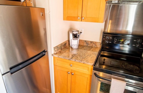 Historic District Apartment | Charming Downtown 3rd Floor 1 Bedroom Apt