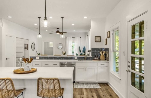Clarksville House | Charming downtown Austin 6 bedroom Mansion