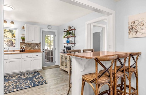 Buford Cottage | Charming Downtown Buford | Walk to Eats & Shops