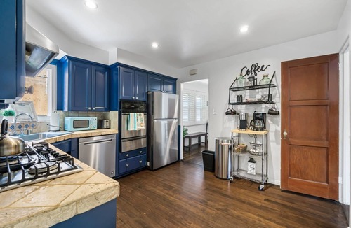 Park West House | Charming Downtown Bungalow | Easy Airport Access