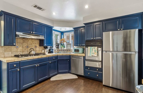Park West House | Charming Downtown Bungalow | Easy Airport Access