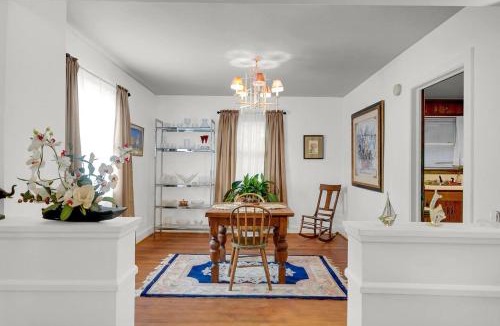 Charleston House | Charming Downtown Charleston, Near Hampton Park