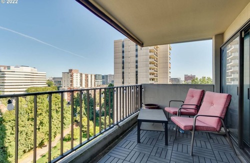 Downtown Portland Condo | Charming Downtown Condo with a View