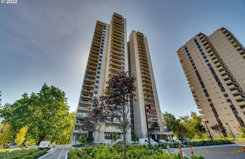 Downtown Portland Condo | Charming Downtown Condo with a View