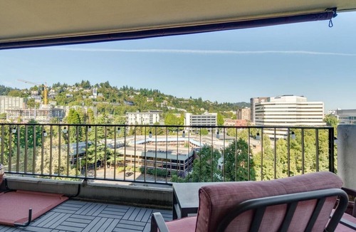 Downtown Portland Condo | Charming Downtown Condo with a View