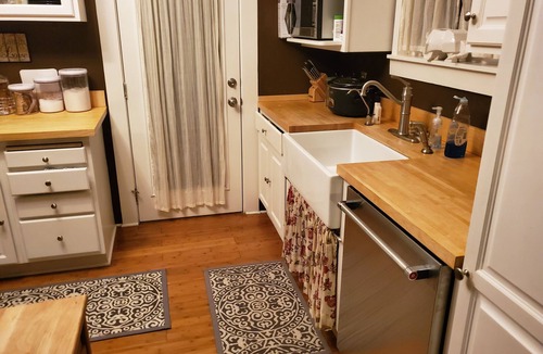 Denton House | Charming Downtown Denton 4 bed/2 bath home that sleeps 8