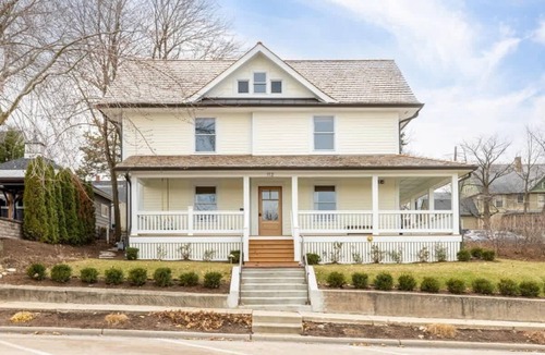 West Dundee Apartment | Charming Downtown Farmhouse Apartment #1