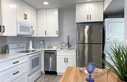Gillespie Park House | Charming downtown gem