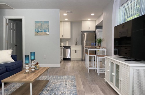Gillespie Park House | Charming downtown gem