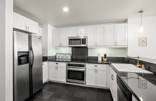 East Village Apartment | Charming Downtown Getaway W/Free Parking, Gym, & WiFi