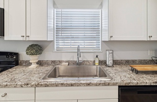 Millen House | Charming Downtown Millen Cottage