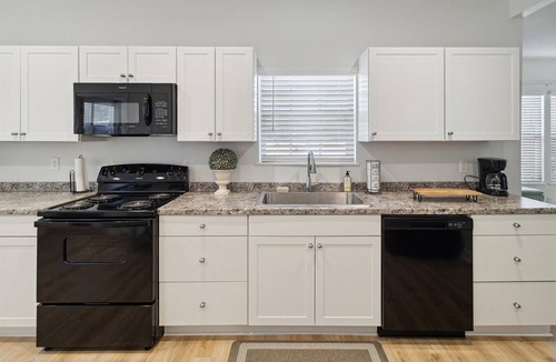 Millen House | Charming Downtown Millen Cottage