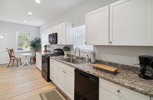 Millen House | Charming Downtown Millen Cottage