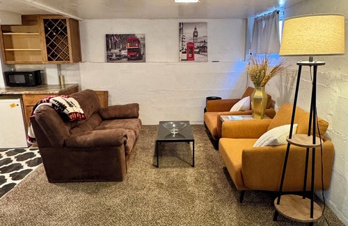 Casper House | Charming Downtown Retreat