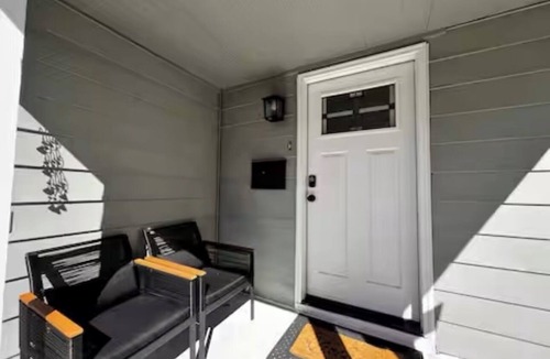 Casper House | Charming Downtown Retreat