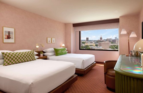 Red River Cultural District Hotel | Charming Downtown Stay | Sightseeing. Pool