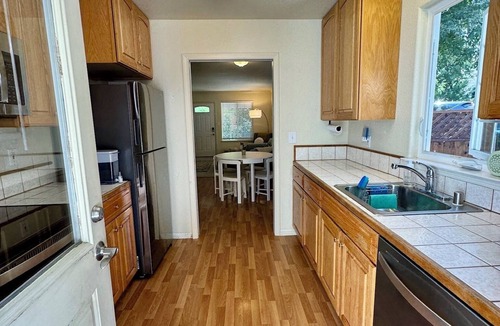 Grass Valley House | Charming Downtown Cottage