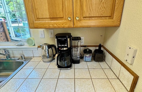 Grass Valley House | Charming Downtown Cottage