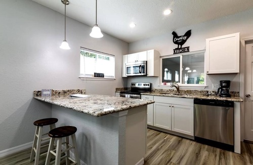 High Springs House | Charming Downtown High Springs Cottage