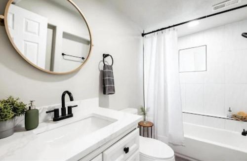 Fairpark House | Charming Downtown Victorian Cottage