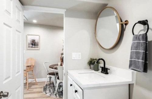 Fairpark House | Charming Downtown Victorian Cottage