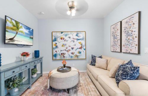 Pinewood Park House | Charming Downtown Guest Home